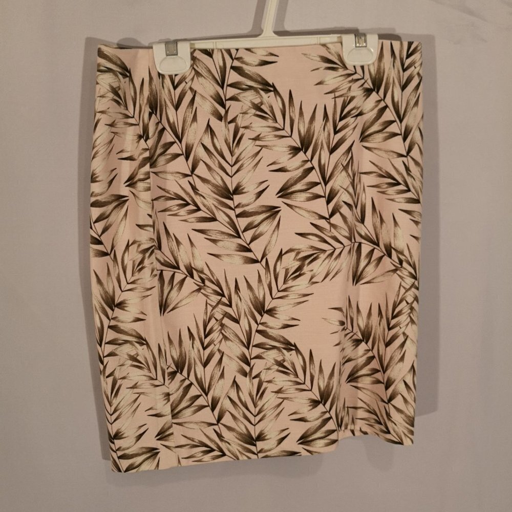 Anne Taylor Factory Ladies Size 8 Petite Salmon & Khaki Leaf Pattern Lined Skirt